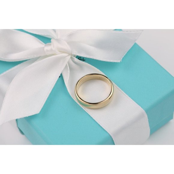 Tiffany & Co. 18k Yellow Gold 4.5mm Dome Wedding Band Size 7 Ring w/ Box - Picture 2 of 16
